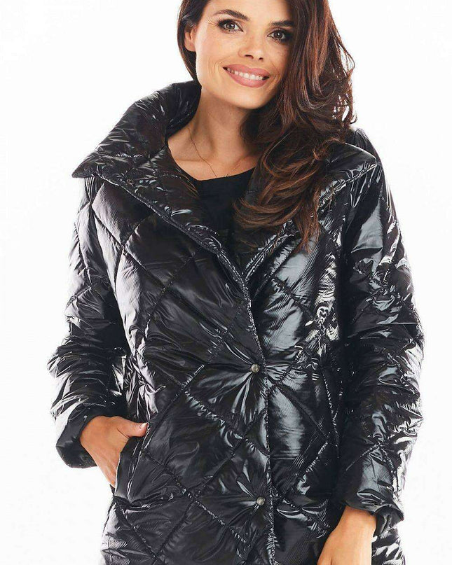 Stylish Quilted Jacket with Chic Button Closure and Elegant Collar