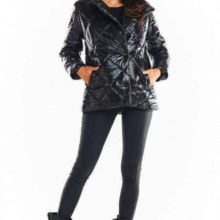 Stylish Quilted Jacket with Chic Button Closure and Elegant Collar