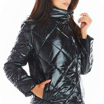 Stylish Quilted Jacket with Chic Button Closure and Elegant Collar