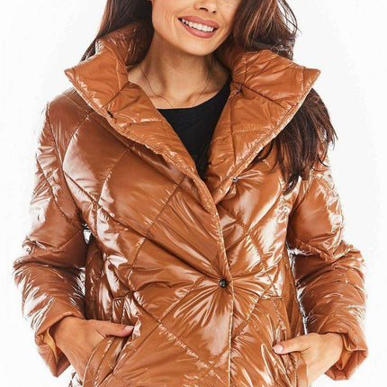 Stylish Quilted Jacket with Chic Button Closure and Elegant Collar