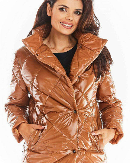 Stylish Quilted Jacket with Chic Button Closure and Elegant Collar