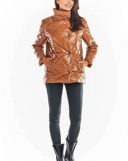 Stylish Quilted Jacket with Chic Button Closure and Elegant Collar