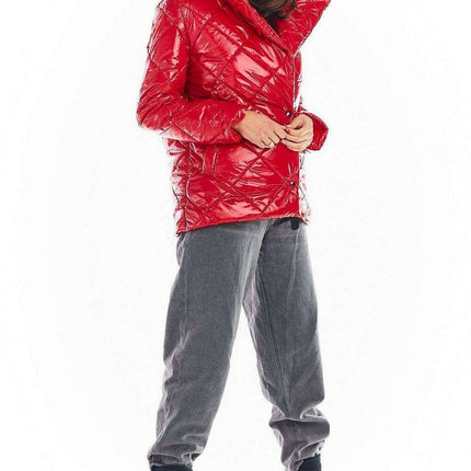 Stylish Quilted Jacket with Chic Button Closure and Elegant Collar