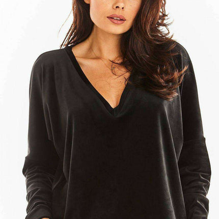 Sophisticated Polish-Inspired V-Neck Sweatshirt for Effortless Elegance