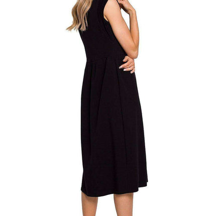 Elegant Knitted Midi Dress with Waist Definition