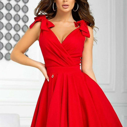 Elegant Bow-Embellished Evening Dress