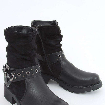 Elegant Eco-Friendly Boots with Chic Snake Skin Design - Model 160285