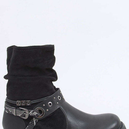 Elegant Eco-Friendly Boots with Chic Snake Skin Design - Model 160285