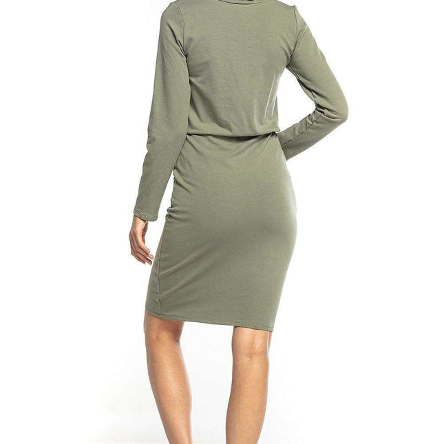 Sporty Chic Midi Dress with Convenient Kangaroo Pocket