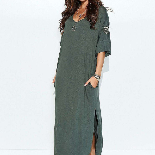 Chic Maxi Dress with Fashionable Slit and Handy Pockets
