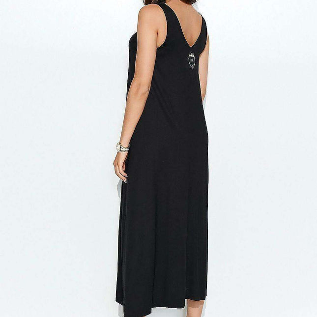 Chic Sleeveless Knit Dress with Unique Back Design