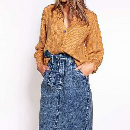 Sophisticated Unbuttoned Cardigan with Pointed Neckline