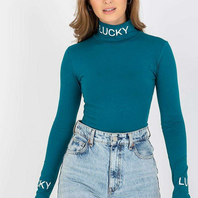 Elegant Chic: The Exquisite Moda Blouse