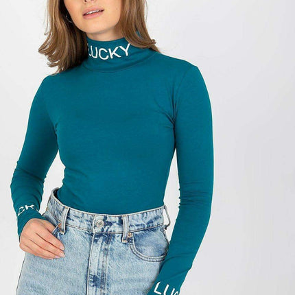 Elegant Chic: The Exquisite Moda Blouse