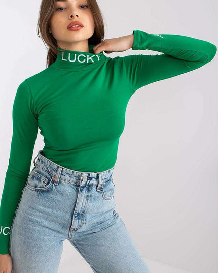 Elegant Chic: The Exquisite Moda Blouse