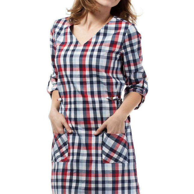 Elegant Plaid Daydress with Heart-Shaped Neckline and Gold Accents for a Stylish Look