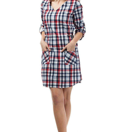 Elegant Plaid Daydress with Heart-Shaped Neckline and Gold Accents for a Stylish Look