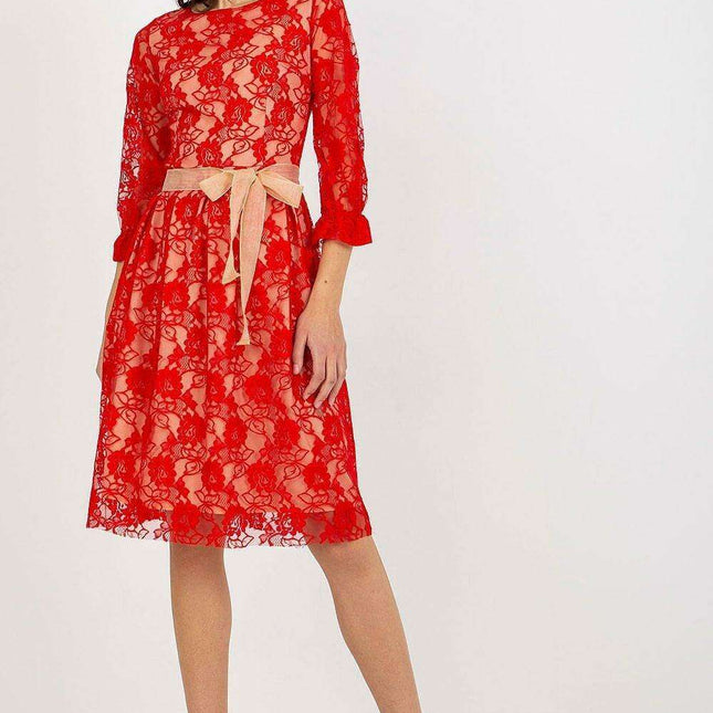 Chic Lace Evening Dress with Adjustable Waist Sash