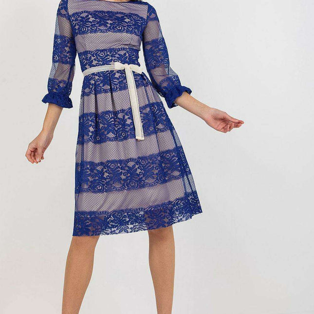 Chic Lace Evening Dress with 3/4 Sleeves and Adjustable Waist Sash