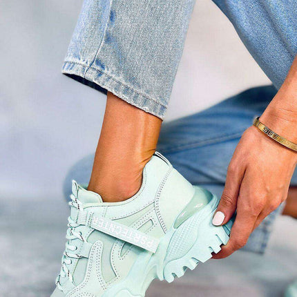 Stylish Women's Athletic Sneakers - Model 177299