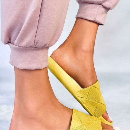 Quilted Elegance Women's Flip-flops Model 177349