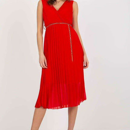 Sophisticated Sleeveless Dress With Waist Chain And Pleats