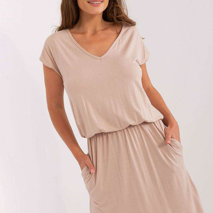 Elegant Heart Neckline Daydress With Practical Pockets