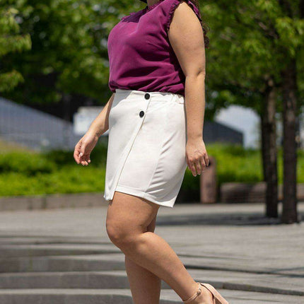 Sofia Chic Envelope Shorts with Elegant Button Accents - A Must-Have Fashion Statement