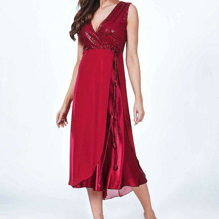 Glimmering Sequined Evening Dress with Chic Slit