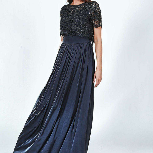 Luxe Lace Maxi Gown with Elegant Flowing Silhouette