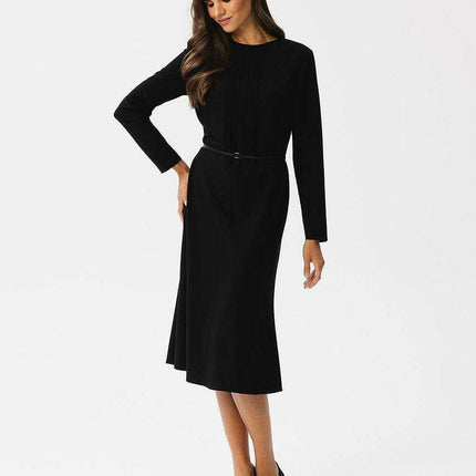 Chic Waist-Defined Midi Dress