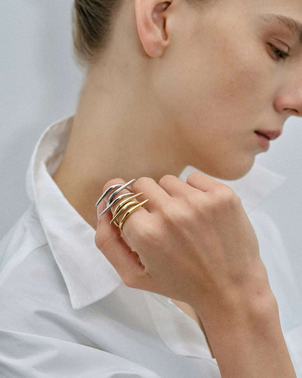 18K Gold Cross Design Ring with Simple Line Accents