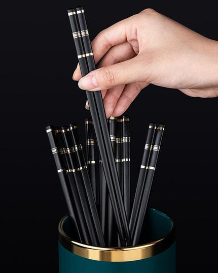 Eco-Conscious Dining: Elegant Japanese and Chinese Chopsticks Set