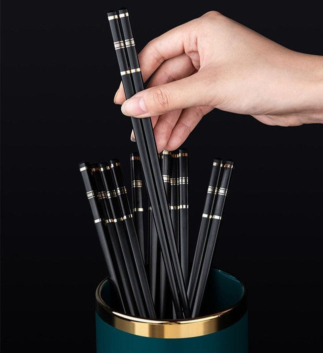 Eco-Conscious Dining: Elegant Japanese and Chinese Chopsticks Set