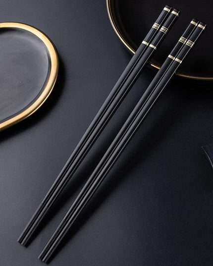 Eco-Conscious Dining: Elegant Japanese and Chinese Chopsticks Set