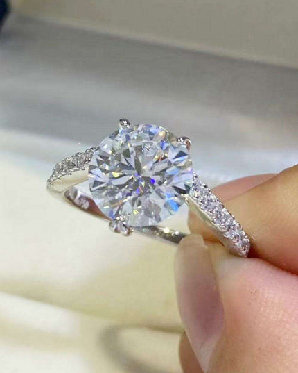 Elegant Lab-Grown Diamond Ring with Stunning Accents