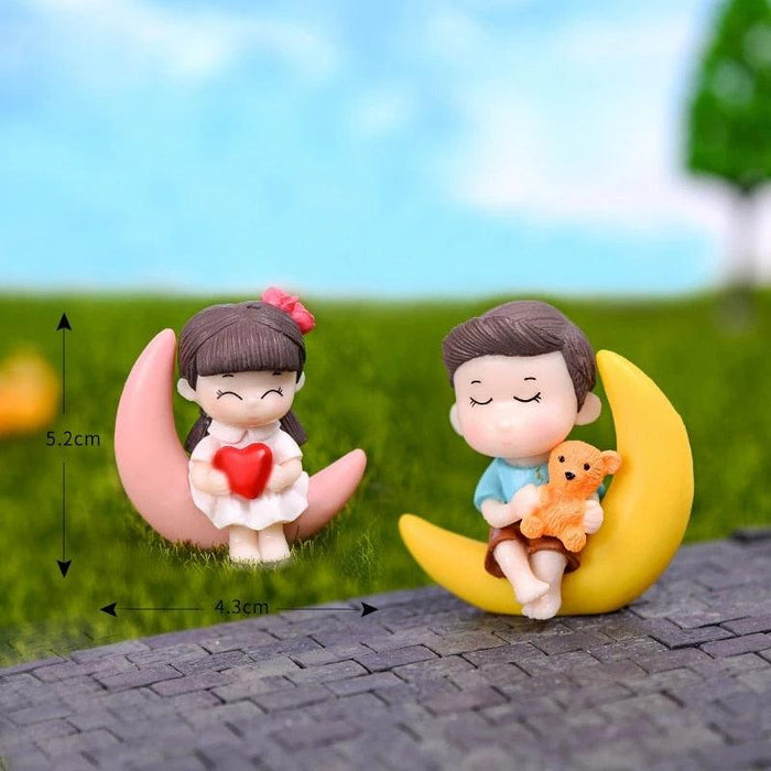 Enchanting Mini Resin Figurines Set - Cartoon Couple Chairs Fairy Tale Decor