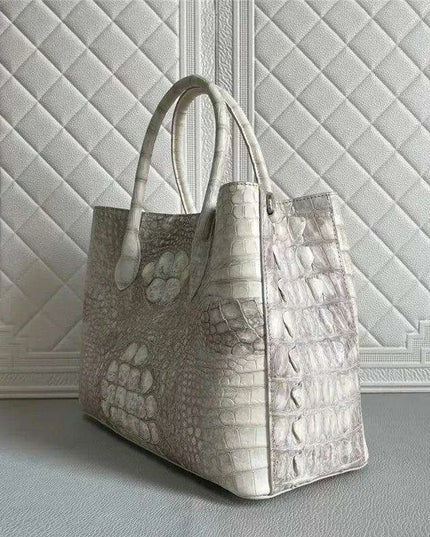 Elegant Crocodile Leather Tote Bag: A Statement of Luxury for Fashion-Forward Women