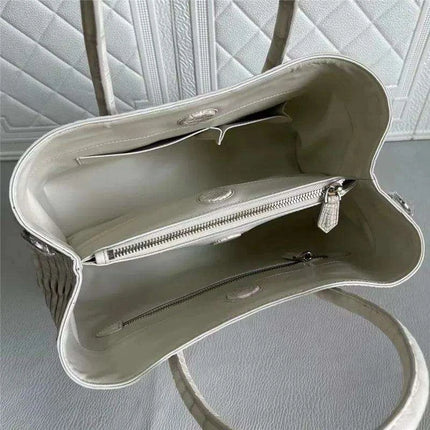 Elegant Crocodile Leather Tote Bag: A Statement of Luxury for Fashion-Forward Women