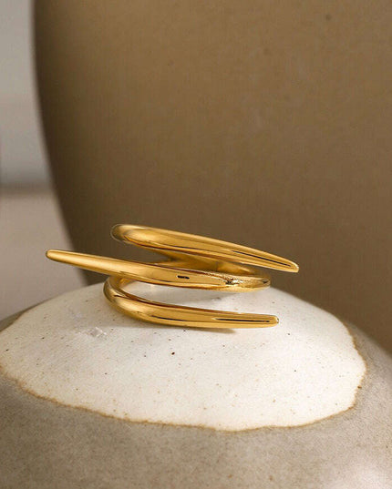 18K Gold Cross Design Ring with Simple Line Accents