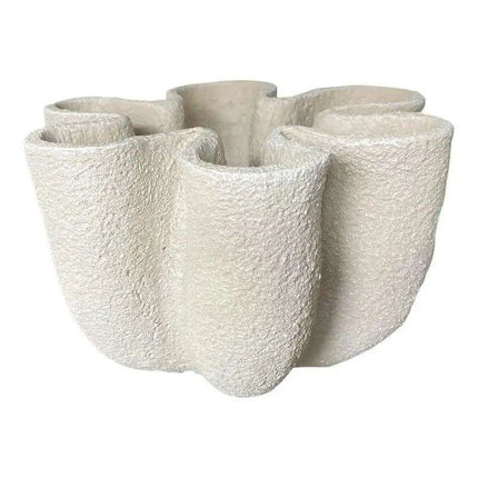 Elegant Resin Vase with Curved Groove Design