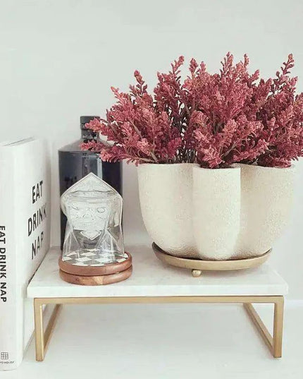 Elegant Resin Vase with Curved Groove Design