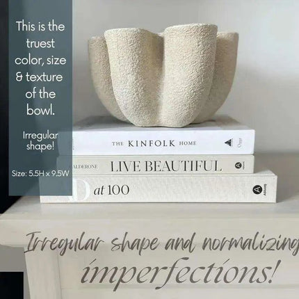 Elegant Resin Vase with Curved Groove Design