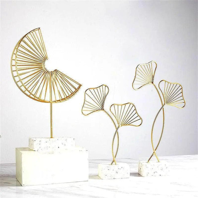 Exquisite Golden Metal Art Decor with Elegant Palm Leaf Pattern
