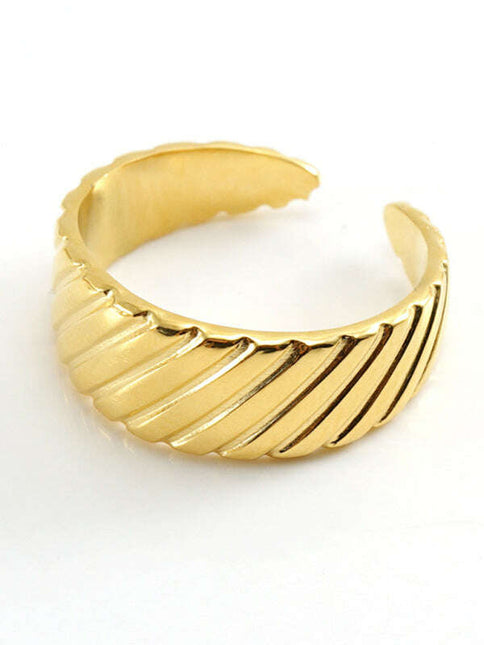 Fashionable and personalized retro style ring gold living ring