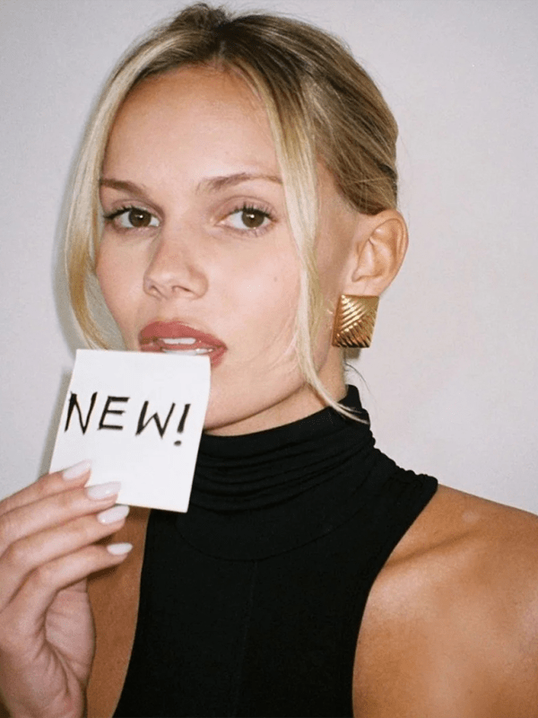 Stainless steel striped symmetrical earrings, simple niche design, fashionable earrings