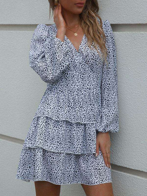 Charming Polka Dot V-Neck Dress with Puff Sleeves and Waist-Defining Style