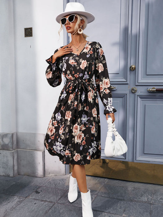 Feminine Printed Dress with Pleated Skirt - Versatile Elegance for Every Occasion