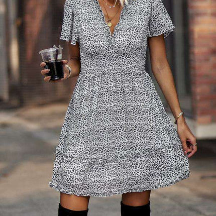 Chic V-Neck Dress: Your Go-To Essential for Spring and Summer Style