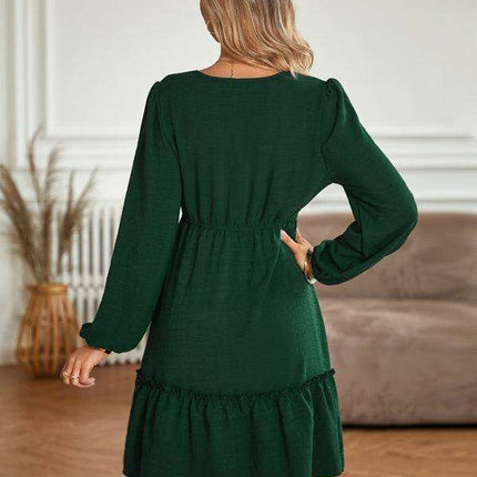 Elegant V-Neck Dress with Stylish Button Accents for Any Occasion